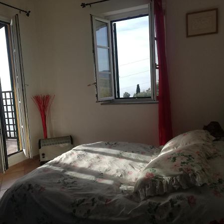 ホテル Ca' Clementine Sasso di Bordighera エクステリア 写真