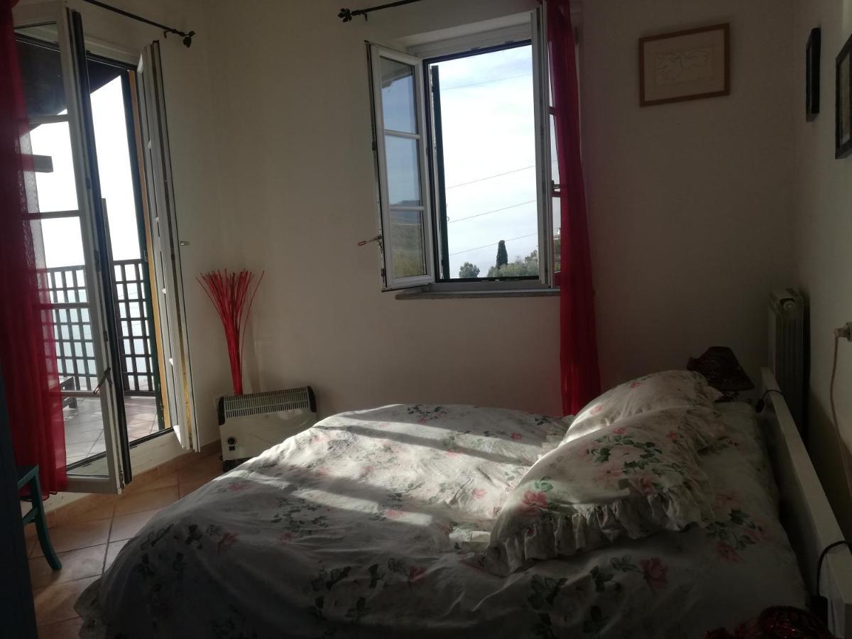 ホテル Ca' Clementine Sasso di Bordighera エクステリア 写真